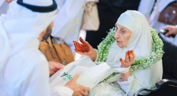 Mashaallah! លោកយាយ Sarahouda Stiti ជនជាតិអាល់ហ្សេរី ដែលមានអាយុរហូតដល់ ១៣០ឆ្នាំ បានទៅដល់ទឹកដីដ៏ពិសិដ្ឋដើម្បីចូលរួមធ្វើហាជ្ជី ឆ្នាំ២០២៤