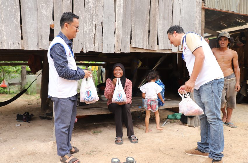  More than 600 Cambodian Muslim families from two villages in Pursat province receive beef Qurban on the day of Raya Haji 2024 with the help of philanthropists in the United States