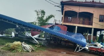 ផ្ទះប្រជាពលរដ្ឋប្រមាណ៦០ខ្នង ក្នុងស្រុកចំនួនពីរនៃខេត្តត្បូងឃ្មុំ រងការខូចខាតដោយសារភ្លៀងធ្លាក់មួយមេធំ លាយឡំដោយខ្យល់កន្ត្រាក់
