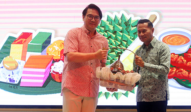 Malaysians, Cambodians connect through love of durian