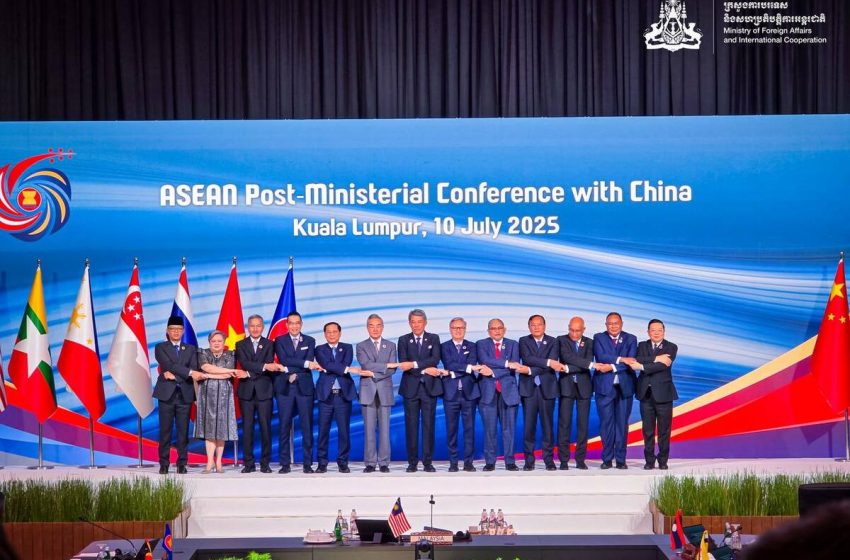  Cambodian FM Attends ASEAN Post-Ministerial Conference with China