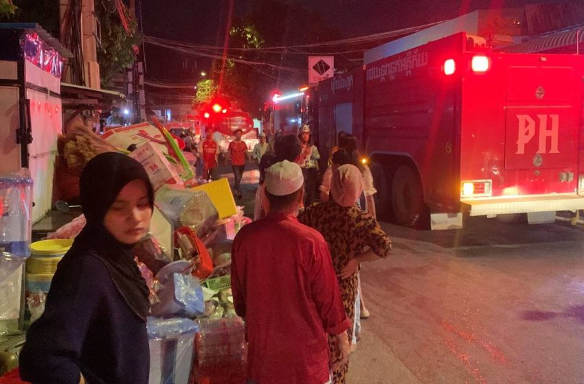  ផ្ទះពលរដ្ឋខ្មែរឥស្លាមជាច្រើនខ្នង ស្ថិតនៅសង្កាត់ព្រែកប្រា រាជធានីភ្នំពេញ ត្រូវបានអគ្គីភ័យឆាបឆេះទាំងយប់