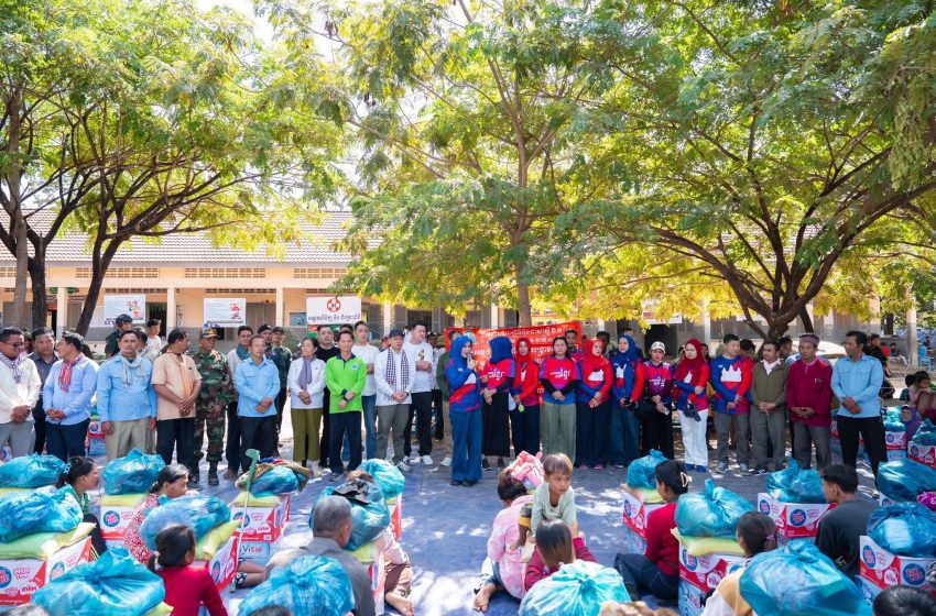  តំណាងទេសរដ្ឋមន្រ្តី អូស្មាន ហាស្សាន់ អញ្ជើញយកអំណោយមនុស្សធម៌ទទួលបានពីសប្បុរជនជូនជនភៀសសឹក និងវីរៈកងទ័ពជួរមុខ