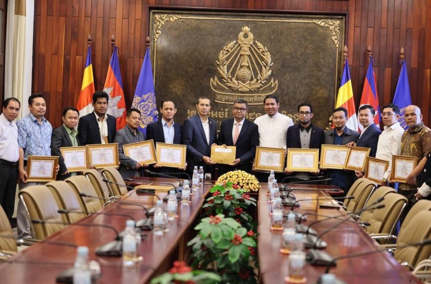  ក្រសួងអប់រំ អរគុណ គ្រឹះស្ថានសិក្សាឥស្លាមនៅកម្ពុជា ដែលបានចូលរួមចំណែកក្នុងកិច្ចខិតខំប្រឹងប្រែងរបស់រាជរដ្ឋាភិបាលកម្ពុជា ក្នុងការគាំពារជនភៀសសឹក