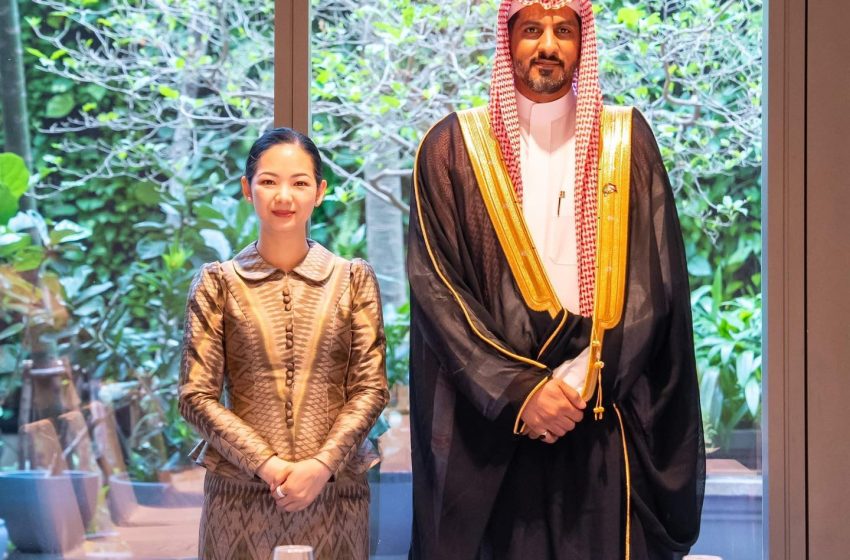  លោកជំទាវ ចម និម្មល រដ្ឋមន្រ្តី​ក្រសួងពាណិជ្ជកម្ម អនុញ្ញាតជូនឯកឧត្តម Waleed Nasser Alsheri ប្រធានក្រុមប្រឹក្សាធុរកិច្ចអារ៉ាប៊ីសាអូឌីត-កម្ពុជា និងគណៈប្រតិភូសភាពាណិជ្ជកម្មអារ៉ាប៊ីសាអូឌីត ចូលជួបសម្តែងការគួរសម និងពិភាក្សាការងារដើម្បីបន្តពង្រឹងកិច្ចសហប្រតិបត្តិការពាណិជ្ជកម្មទ្វេភាគីរវាងកម្ពុជា-អារ៉ាប៊ីសាអូឌីត