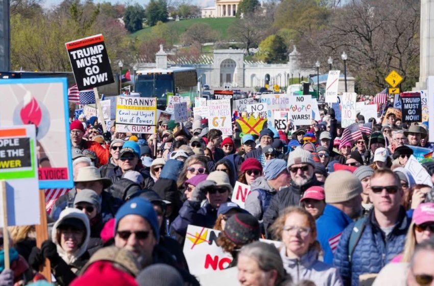  ការតវ៉ាទ្រង់ទ្រាយធំប្រឆាំងនឹងរដ្ឋបាលលោក Trump កំពុងផ្ទុះឡើងនៅ​ក្នុងទីក្រុង​នានា​ទូទាំង​សហរដ្ឋអាមេរិក ដែលជាការជួបជុំលើកទីបីនៃការតវ៉ា