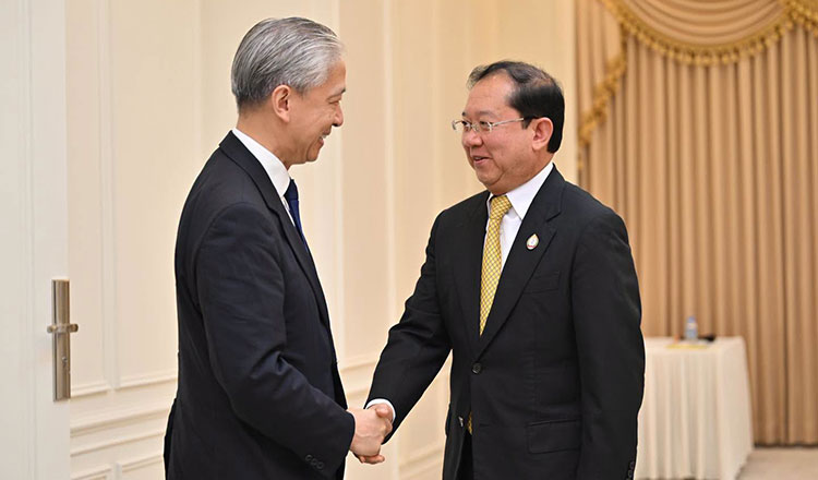  Chinese Ambassador, Health Minister honour traditional Chinese medicine team completing Cambodia mission