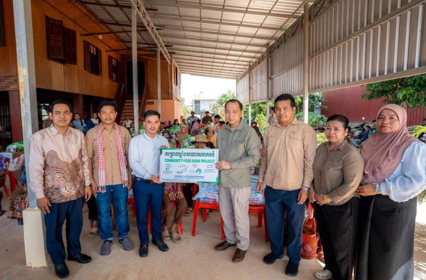  ឯកឧត្តម នេត្រ ភក្ត្រា រដ្ឋមន្ត្រី ក្រសួងព័ត៌មានរួមជាមួយថ្នាក់ដឹកនាំក្រុមការងាររាជរដ្ឋាភិបាលចុះមូលដ្ឋានខេត្តក្រចេះ អាជ្ញាធរឃុំព្រៃសាម៉ាន់